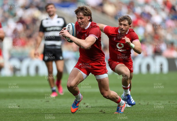 270626 - Barbarians v Wales - Friendly - Ellis Mee of Wales 