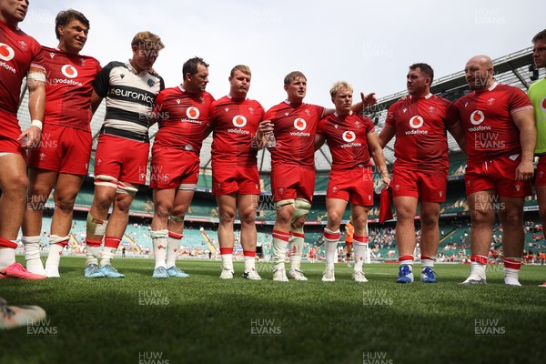 270626 - Barbarians v Wales - Friendly - Jac Morgan of Wales speaks in the team huddle