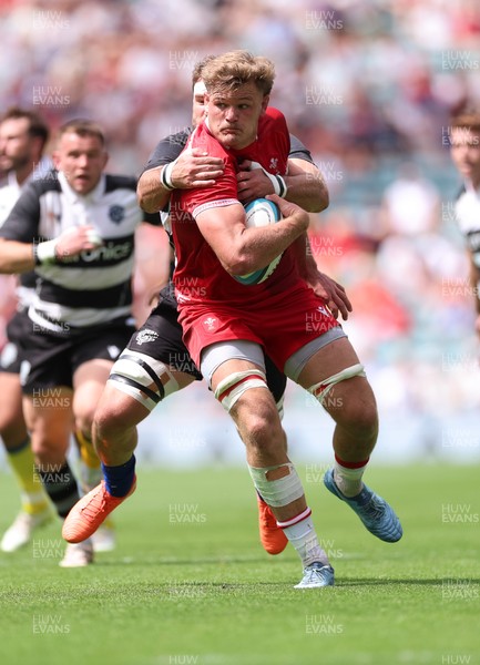 270626 - Barbarians v Wales - Taine Plumtree of Wales and Lachlan Boshier of Barbarians compete for the ball