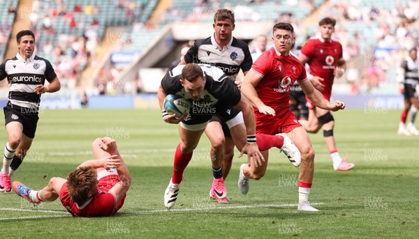 270626 - Barbarians v Wales - George North of Barbarians races in to score try