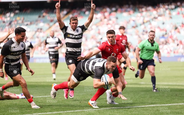 270626 - Barbarians v Wales - George North of Barbarians races in to score try