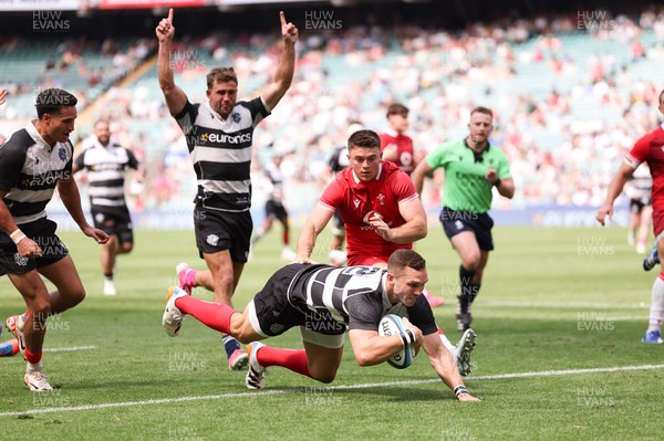 270626 - Barbarians v Wales - George North of Barbarians races in to score try