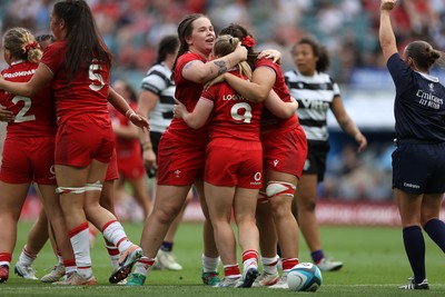 270626 - Barbarians Women v Wales Women - Friendly - Seren Lockwood of Wales celebrates scoring a try with team mates
