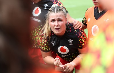 270626 - Barbarians v Wales Women - Alex Callender of Wales speaks to her players
