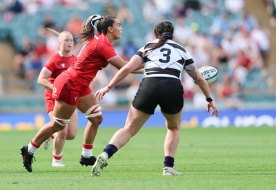 270626 - Barbarians v Wales Women - Bryonie King of Wales feeds the ball out