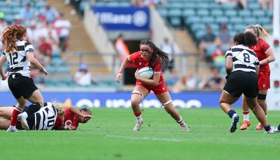 270626 - Barbarians v Wales Women - Jorja Aiono of Wales charges forward