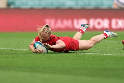 270626 - Barbarians v Wales Women - Seren Lockwood of Wales races in to score try