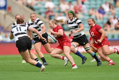 270626 - Barbarians v Wales Women - Seren Lockwood of Wales races in to score try
