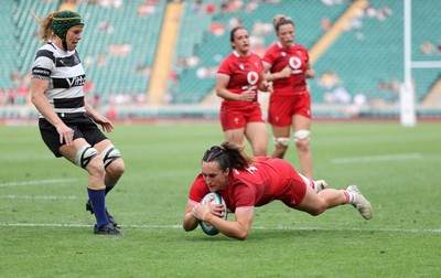 270626 - Barbarians v Wales Women - Courtney Keight of Wales dives in to score try