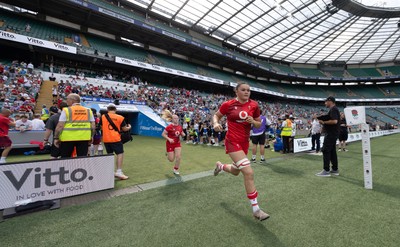 270626 - Barbarians v Wales Women - Jorja Aiono of Wales runs out at the start of the match