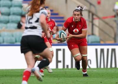 270626 - Barbarians v Wales Women - Bryonie King of Wales
