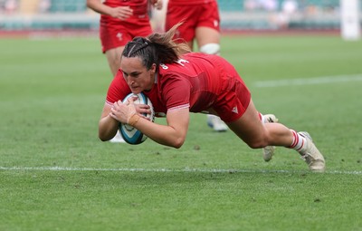 270626 - Barbarians v Wales Women - Courtney Keight of Wales races in to score try