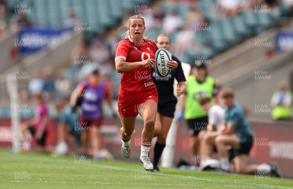 270626 - Barbarians Women v Wales Women - Friendly - Amy Williams of Wales runs in to score a try