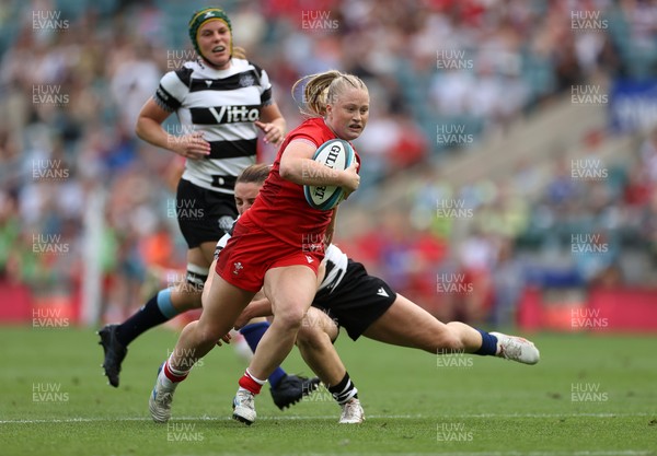 270626 - Barbarians Women v Wales Women - Friendly - Seren Lockwood of Wales runs in to score a try