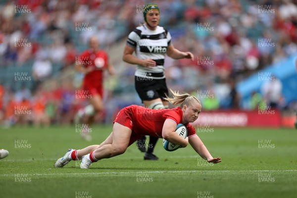 270626 - Barbarians Women v Wales Women - Friendly - Seren Lockwood of Wales runs in to score a try