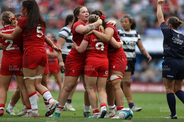 270626 - Barbarians Women v Wales Women - Friendly - Seren Lockwood of Wales celebrates scoring a try with team mates
