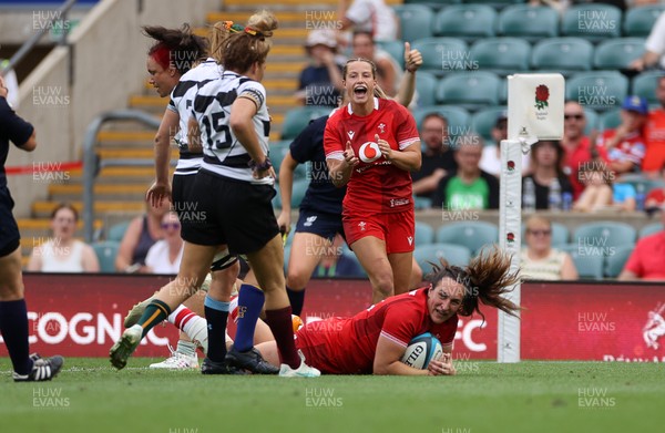 270626 - Barbarians Women v Wales Women - Friendly - Courtney Keight of Wales scores a try