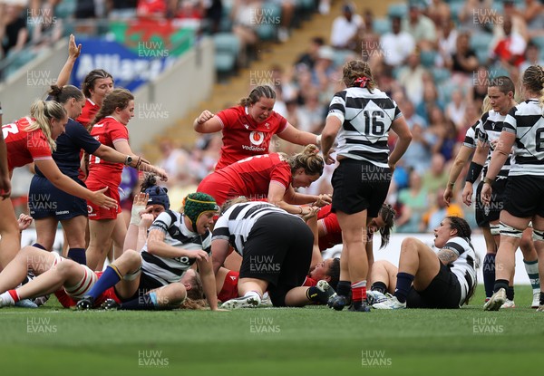 270626 - Barbarians Women v Wales Women - Friendly - Jorja Aiono of Wales scores a try