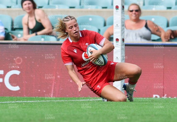 270626 - Barbarians v Wales Women - Amy Williams of Wales races in to score try