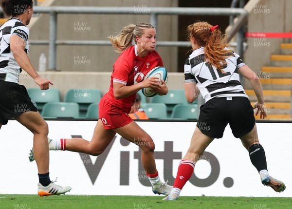 270626 - Barbarians v Wales Women - Amy Williams of Wales powers over for her second try