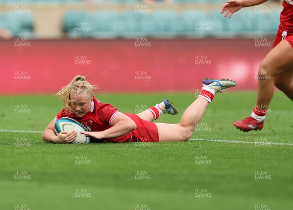 270626 - Barbarians v Wales Women - Seren Lockwood of Wales races in to score try