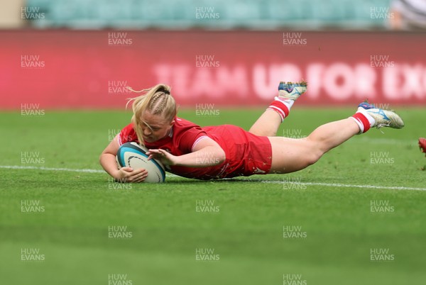 270626 - Barbarians v Wales Women - Seren Lockwood of Wales races in to score try