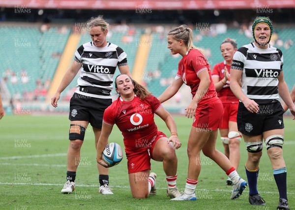 270626 - Barbarians v Wales Women - Courtney Keight of Wales dives in to score try