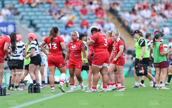 270626 - Barbarians v Wales Women - Wales players during the drinks break