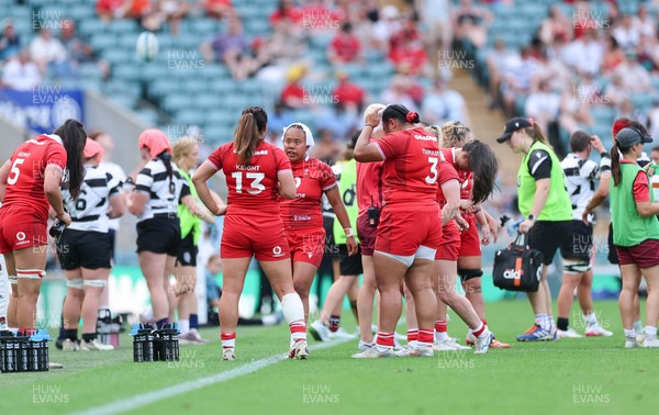 270626 - Barbarians v Wales Women - Wales players during the drinks break