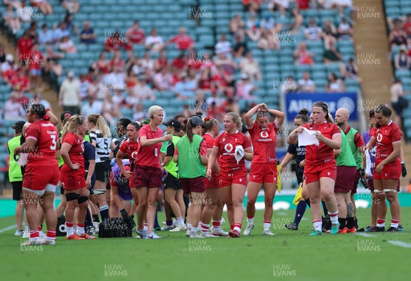 270626 - Barbarians v Wales Women - Wales players during the drinks break