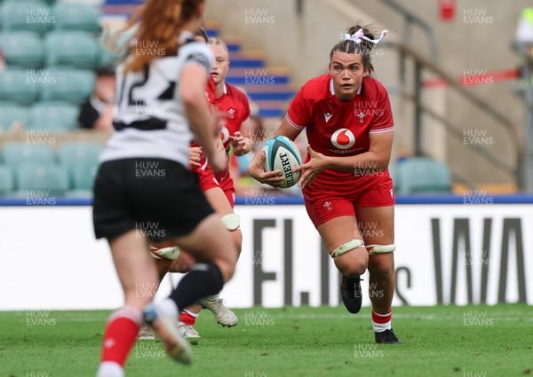 270626 - Barbarians v Wales Women - Bryonie King of Wales