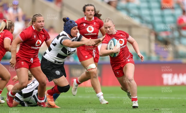 270626 - Barbarians v Wales Women - Seren Lockwood of Wales breaks away