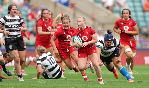 270626 - Barbarians v Wales Women - Seren Lockwood of Wales breaks away