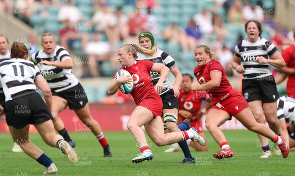 270626 - Barbarians v Wales Women - Seren Lockwood of Wales breaks away to score try
