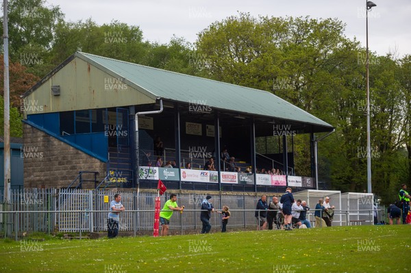 020526 - Bargoed Athletic v Bettws - Admiral National League 5 East - 