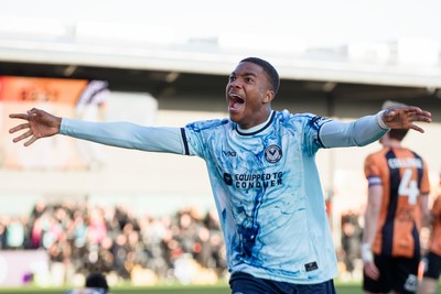 140326 - Barnet v Newport County - Sky Bet League 2 - Tanatswa Nyakuhwa of Newport County celebrates James Crole of Newport County goal