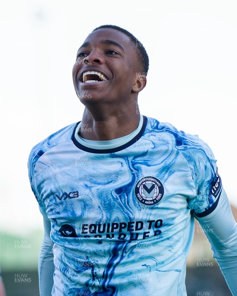 140326 - Barnet v Newport County - Sky Bet League 2 - Tanatswa Nyakuhwa of Newport County celebrates James Crole of Newport County goal