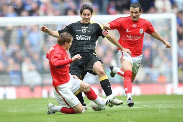 06.04.08 .. Barnsley v Cardiff City, FA Cup Semi-Final, Wembley Stadium -  Cardiff's Peter Whittingham is challenged by Barnsley's Robert Kozluk  