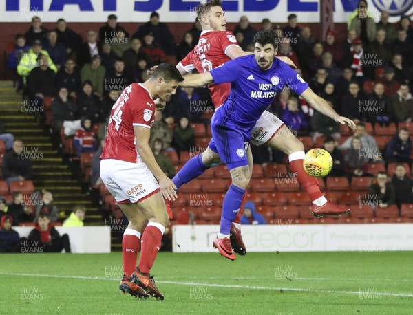 211117 - Barnsley v Cardiff City, Sky Bet Championship - Callum Paterson of Cardiff City challenges Liam Lindsay of Barnsley for the ball