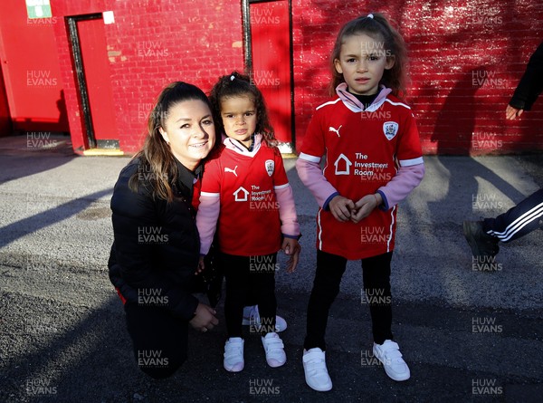 170521 - Barnsley v Swansea City - Sky Bet Championship - Manager Valerien Ismael of Barnsley's wife with 2 daughters