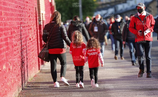 170521 - Barnsley v Swansea City - Sky Bet Championship - Manager Valerien Ismael of Barnsley's wife going to the match with their 2 daughters