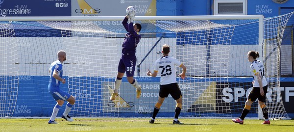 020421 - Barrow v Newport County - Sky Bet League 2 - Goalkeeper Nick Townsend of Newport County makes a save in the 1st half