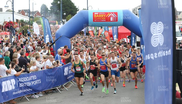 040819 - Barry Island 10k road race, Barry - Runners set off at the start of the race