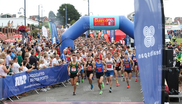 040819 - Barry Island 10k road race, Barry - Runners set off at the start of the race