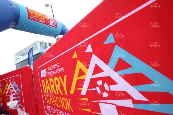 040819 - Barry Island 10k road race, Barry - Pre race build up