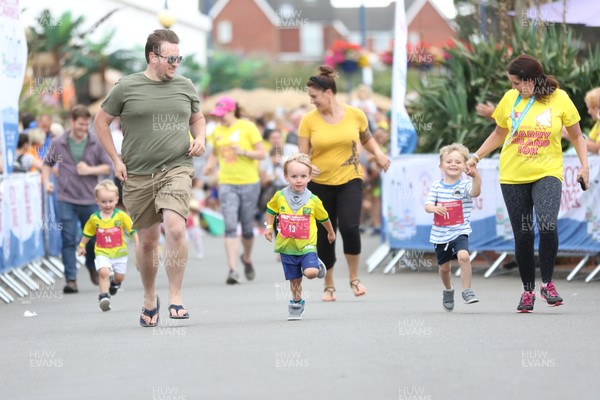 040819 - Barry Island 10k road race, Barry - Runners take part in the 50m Toddler Dash
