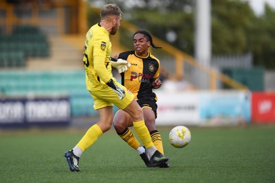 250725 - Barry Town United v Newport County - Pre Season Friendly - Moses-Alexander Walker of Newport County runs in on goal