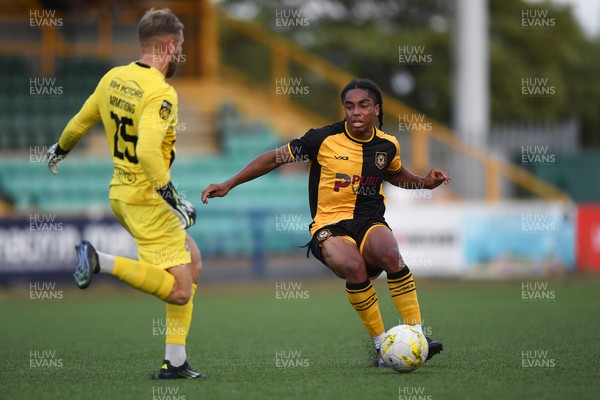250725 - Barry Town United v Newport County - Pre Season Friendly - Moses-Alexander Walker of Newport County runs in on goal