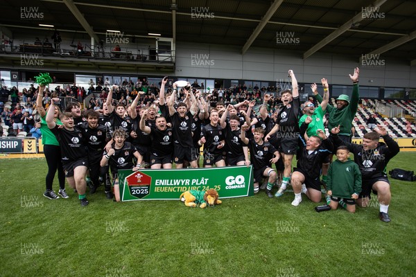 050525 - Barry v Gorseinon - U18 Plate Final - Boys U18s Finals Day - Barry lift the Plate