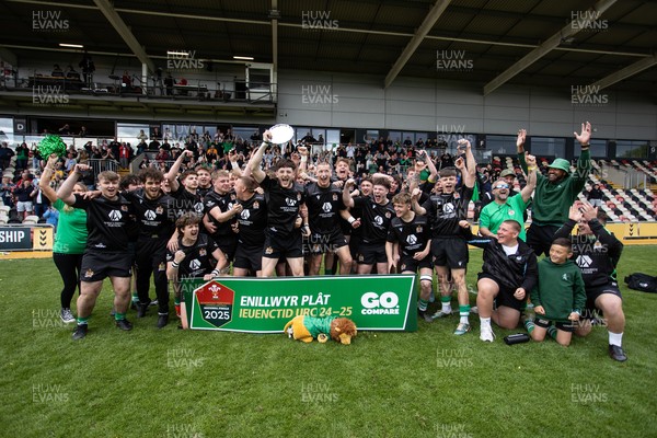 050525 - Barry v Gorseinon - U18 Plate Final - Boys U18s Finals Day - Barry lift the Plate